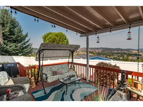 110 Morning Crest Court Roseburg OR 97471