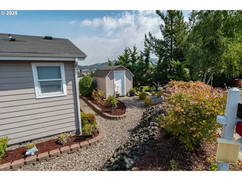 110 Morning Crest Court Roseburg OR 97471