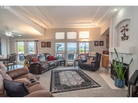 110 Morning Crest Court Roseburg OR 97471