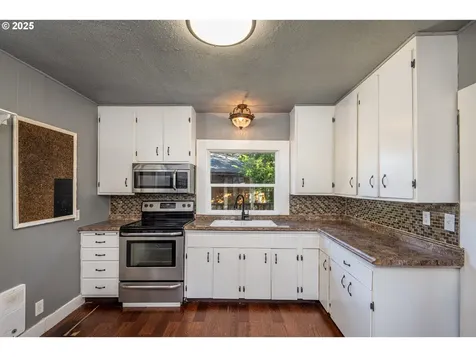 289 Harbor Street Florence OR 97439
