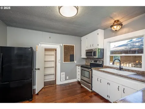 289 Harbor Street Florence OR 97439