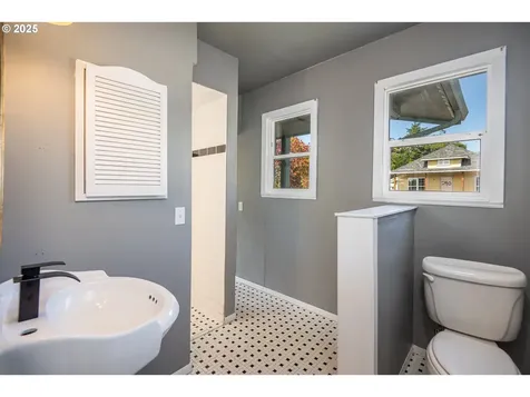 289 Harbor Street Florence OR 97439