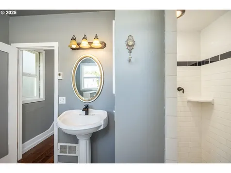 289 Harbor Street Florence OR 97439