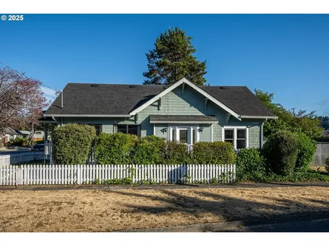 289 Harbor Street Florence OR 97439