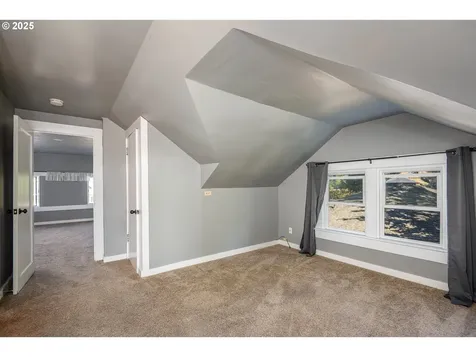 289 Harbor Street Florence OR 97439