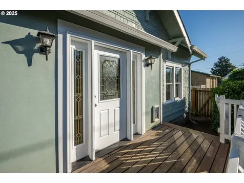 289 Harbor Street Florence OR 97439