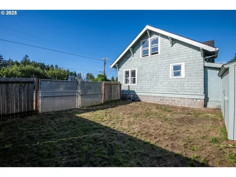 289 Harbor Street Florence OR 97439