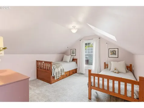 3557 NE Hollyrood Court Portland OR 97212