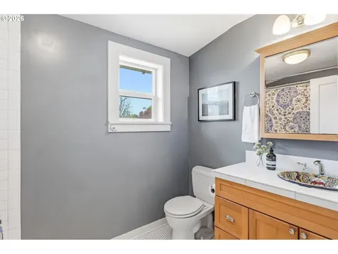 3557 NE Hollyrood Court Portland OR 97212