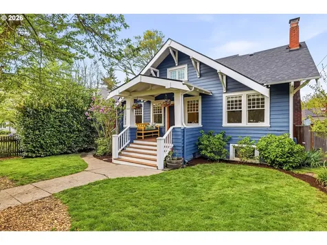 3557 NE Hollyrood Court Portland OR 97212