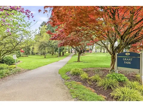 3557 NE Hollyrood Court Portland OR 97212
