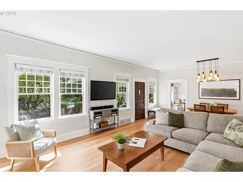 3557 NE Hollyrood Court Portland OR 97212