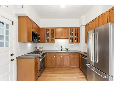 3557 NE Hollyrood Court Portland OR 97212