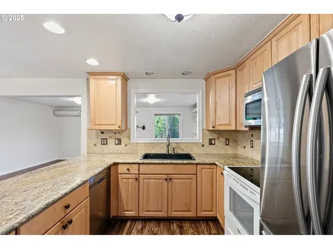 943 Saville Avenue Eugene OR 97404