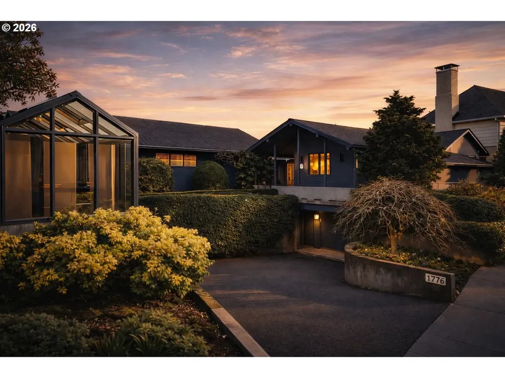 1776 SW Montgomery Drive Portland OR 97201