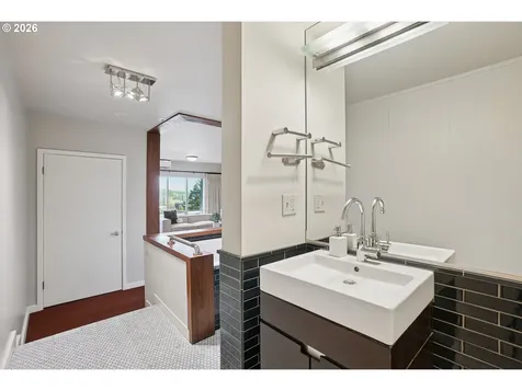 1776 SW Montgomery Drive Portland OR 97201