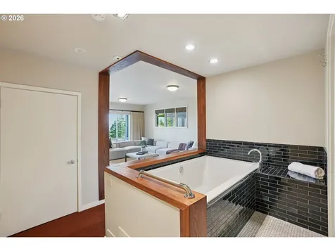 1776 SW Montgomery Drive Portland OR 97201