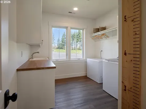 215 Bear Creek Lane Winlock WA 98596