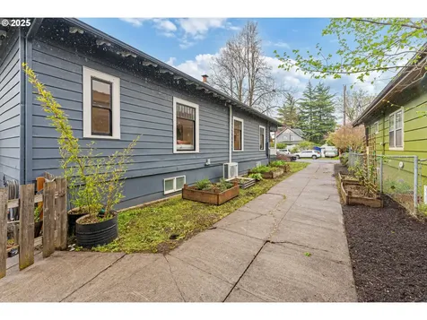 9216 N Ivanhoe Street Portland OR 97203