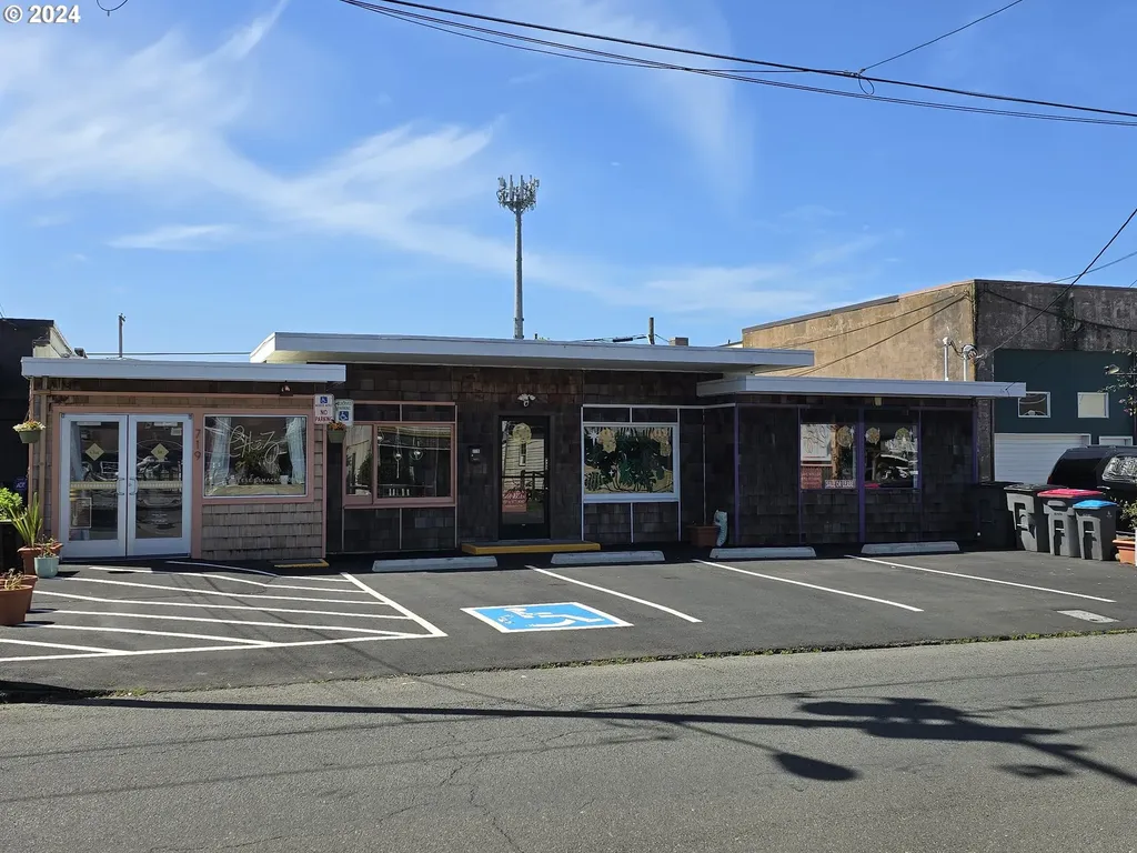 719 1st Avenue Seaside OR 97138