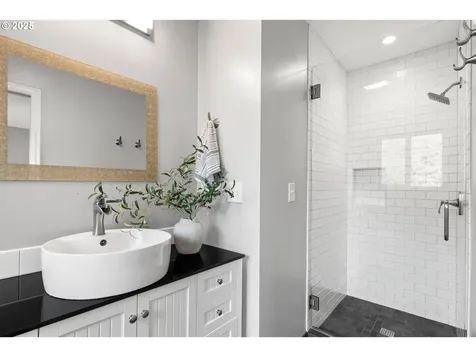 3123 SW Florida Court Portland OR 97219