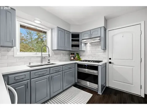 3123 SW Florida Court Portland OR 97219
