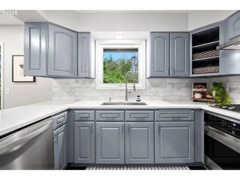 3123 SW Florida Court Portland OR 97219