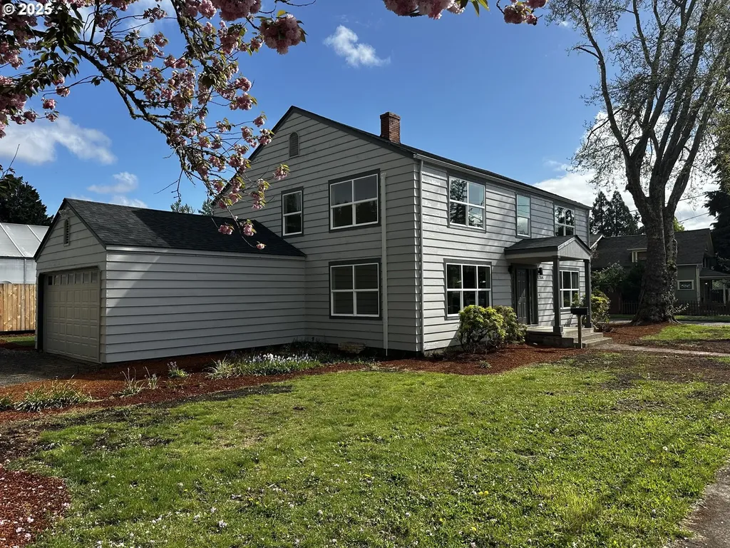 1704 W Main Street Cottage Grove OR 97424
