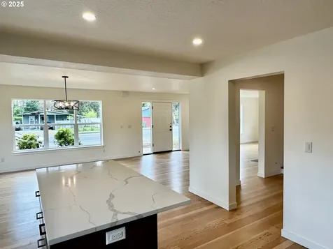 1704 W Main Street Cottage Grove OR 97424