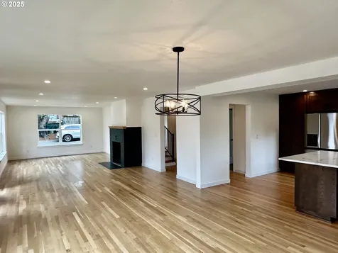 1704 W Main Street Cottage Grove OR 97424