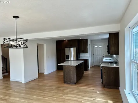 1704 W Main Street Cottage Grove OR 97424