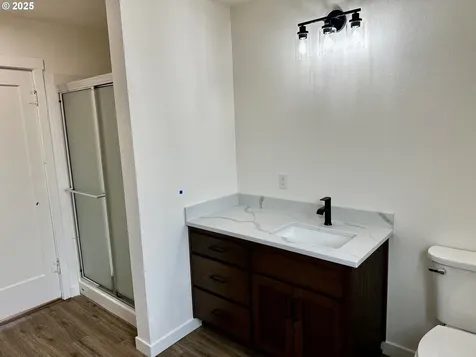 1704 W Main Street Cottage Grove OR 97424