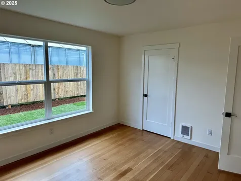1704 W Main Street Cottage Grove OR 97424