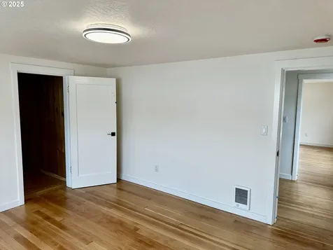 1704 W Main Street Cottage Grove OR 97424