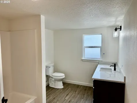 1704 W Main Street Cottage Grove OR 97424