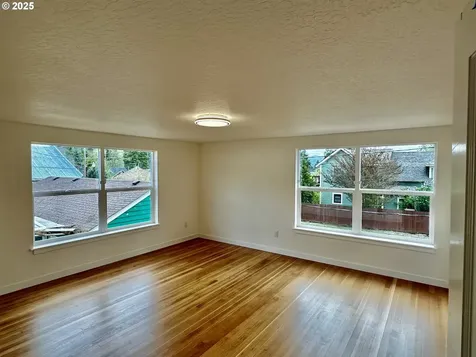 1704 W Main Street Cottage Grove OR 97424