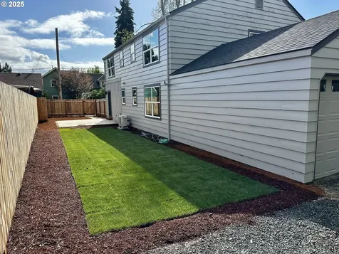 1704 W Main Street Cottage Grove OR 97424