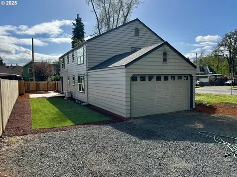 1704 W Main Street Cottage Grove OR 97424