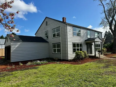 1704 W Main Street Cottage Grove OR 97424