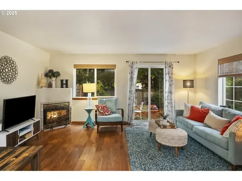 4909 NE Holman Street Portland OR 97218