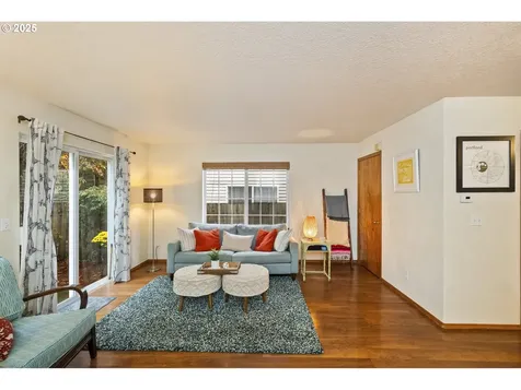 4909 NE Holman Street Portland OR 97218