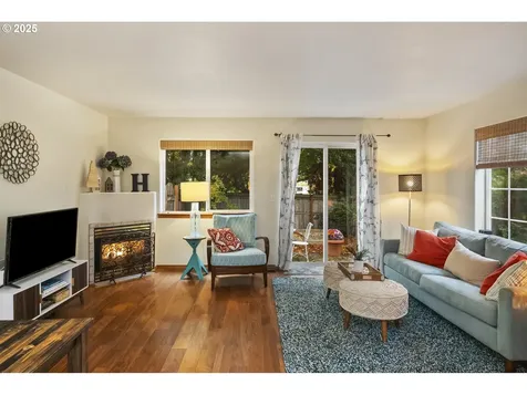 4909 NE Holman Street Portland OR 97218