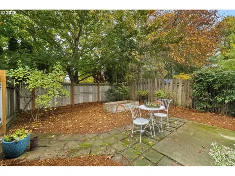 4909 NE Holman Street Portland OR 97218