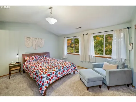 4909 NE Holman Street Portland OR 97218