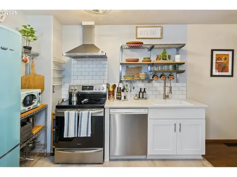 4909 NE Holman Street Portland OR 97218