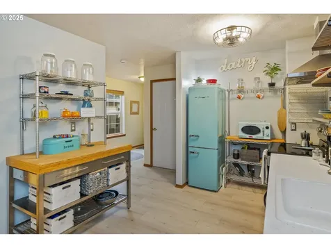 4909 NE Holman Street Portland OR 97218