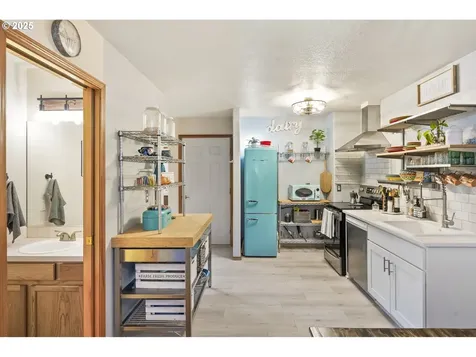 4909 NE Holman Street Portland OR 97218