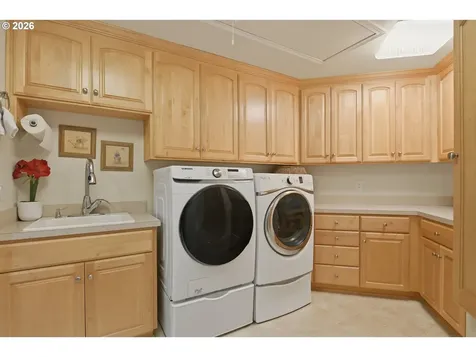 8145 SW 57th Avenue Portland OR 97219
