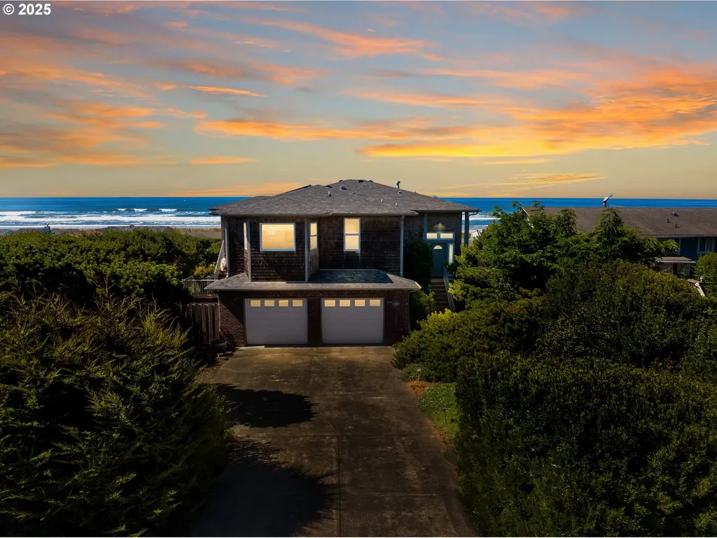 3018 NW Hidden Lake Drive Waldport OR 97394