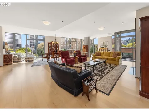 1221 SW 10th Avenue Portland OR 97205